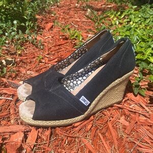 Tom’s womens wedges in black